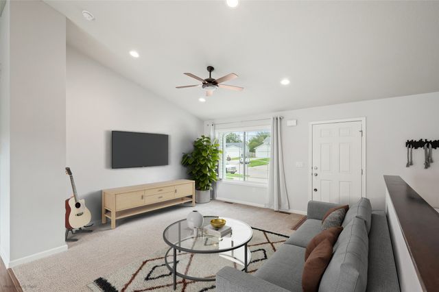 4456 E 48th Street, Des Moines, IA 50317