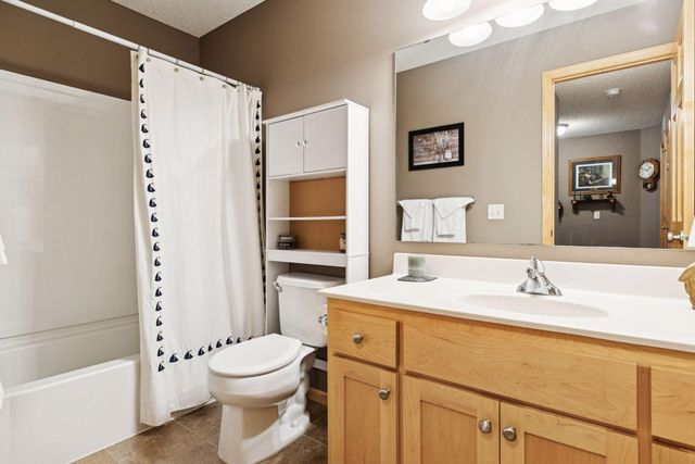 3124 Frontier Drive, Woodbury, MN 55129