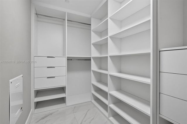 16385 Biscayne Blvd 1215, North Miami Beach, FL 33160