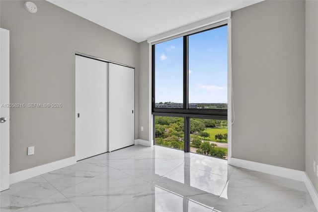 16385 Biscayne Blvd 1215, North Miami Beach, FL 33160