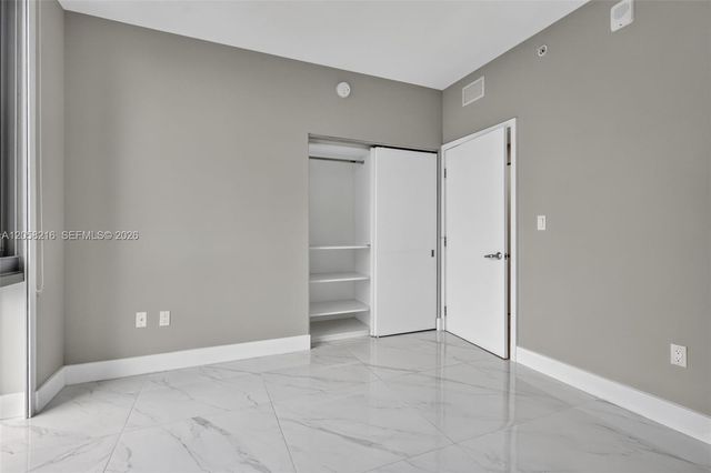 16385 Biscayne Blvd 1215, North Miami Beach, FL 33160