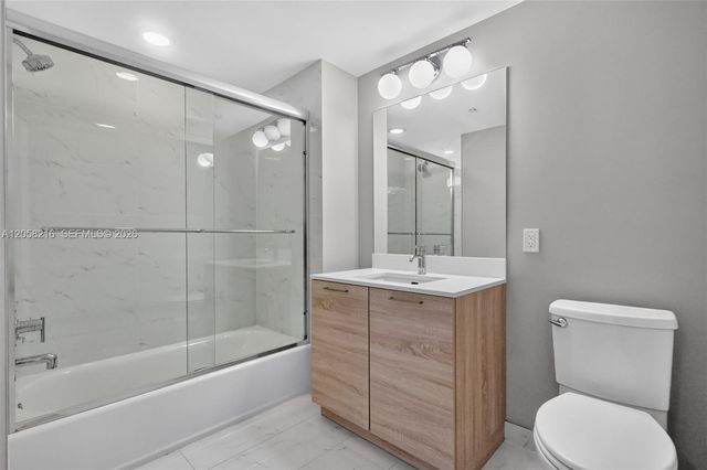 16385 Biscayne Blvd 1215, North Miami Beach, FL 33160