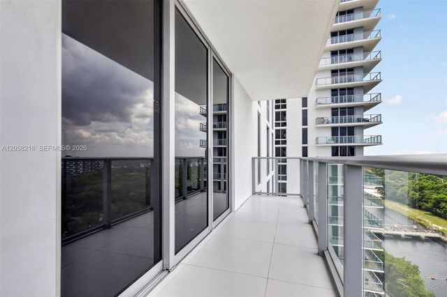 16385 Biscayne Blvd 1215, North Miami Beach, FL 33160