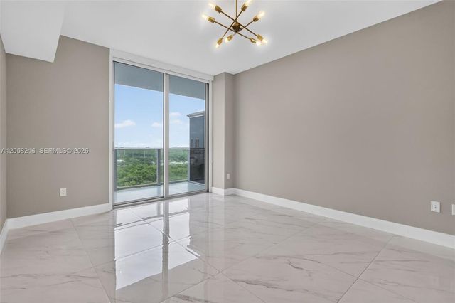 16385 Biscayne Blvd 1215, North Miami Beach, FL 33160