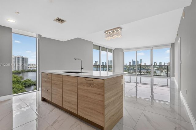 16385 Biscayne Blvd 1215, North Miami Beach, FL 33160