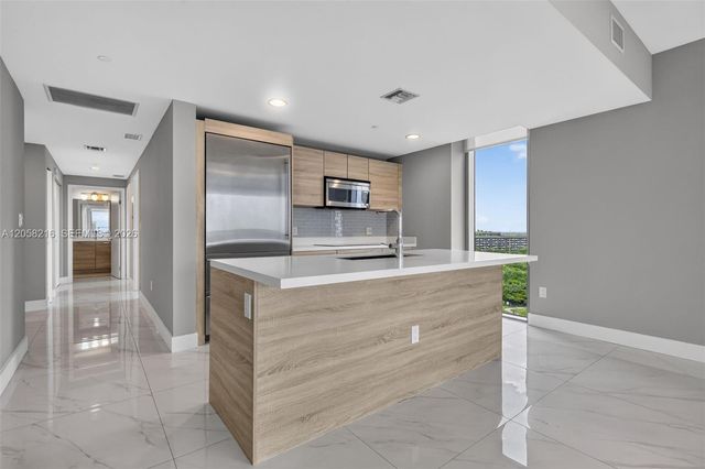 16385 Biscayne Blvd 1215, North Miami Beach, FL 33160