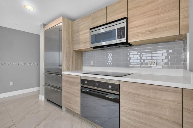 16385 Biscayne Blvd 1215, North Miami Beach, FL 33160