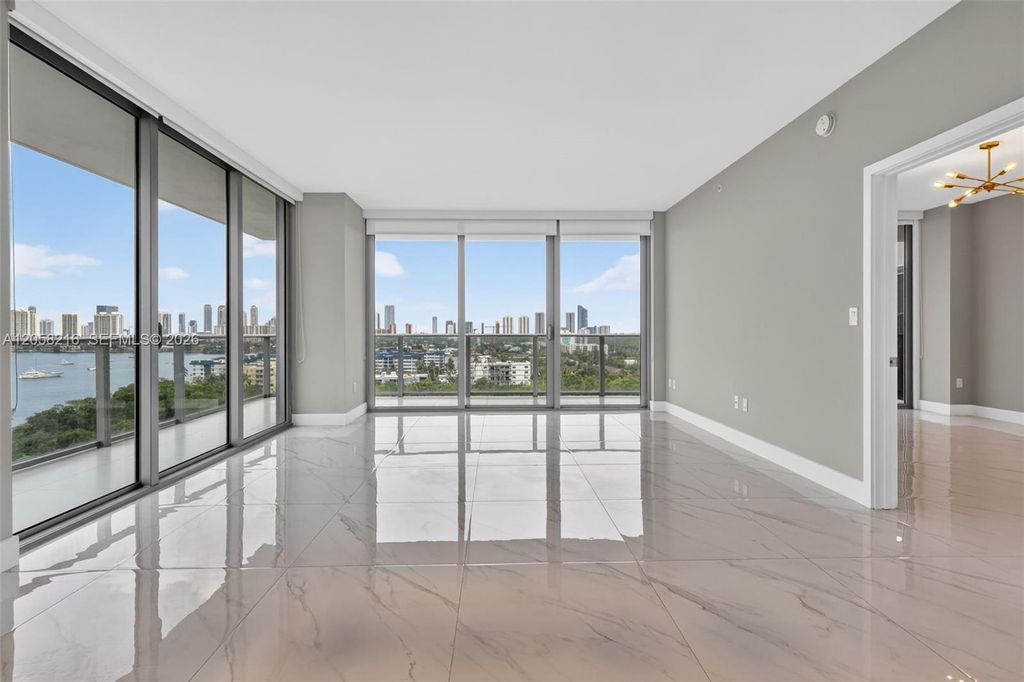 16385 Biscayne Blvd 1215, North Miami Beach, FL 33160
