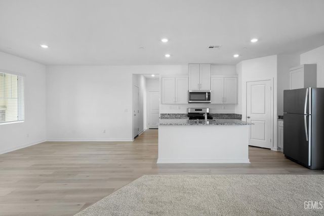 8401 Seth Alexander Way, Bakersfield, CA 93306