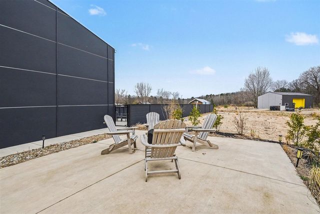 7426 Lake Solis Drive, Stevensville, MI 49127