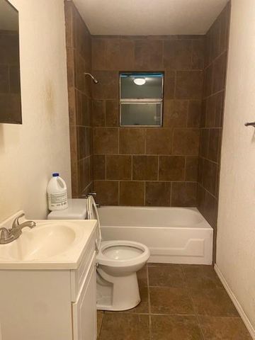 5514 Borden Avenue, Galveston, TX 77551