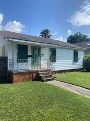 5514 Borden Avenue, Galveston, TX 77551