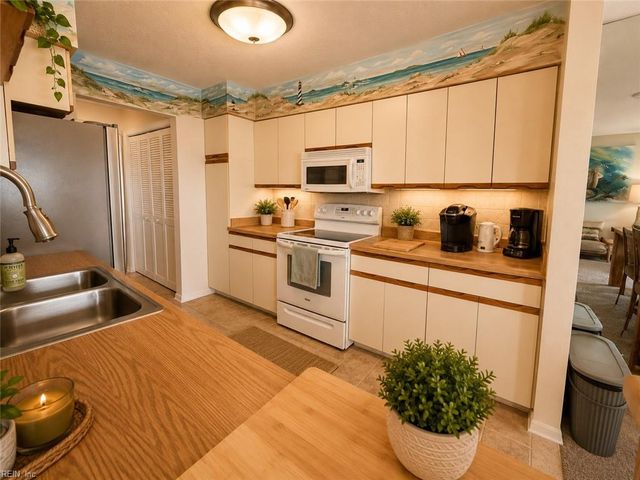 2717 Seashore CV, Virginia Beach, VA 23454