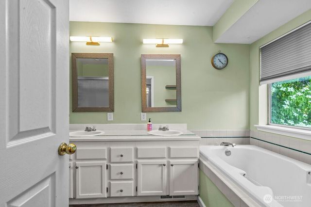 4426 W 82nd Avenue Ct, University Place, WA 98466