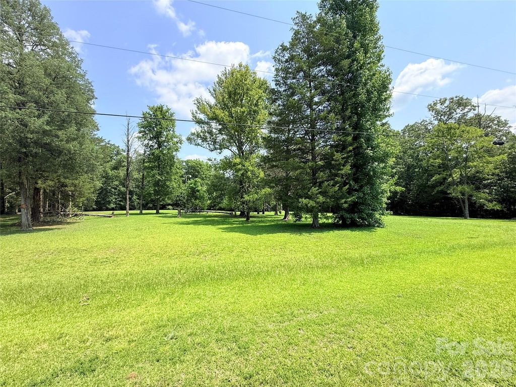 329 Pineview Court Lane, Lancaster, SC 29720
