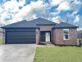 391 W Taverner Xing, Farmington, AR 72730