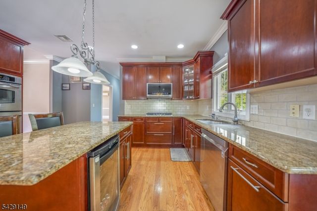 72 Gathering Hill Ct, Parsippany-troy Hills Twp., NJ 07950