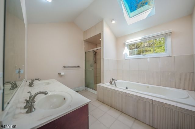 72 Gathering Hill Ct, Parsippany-troy Hills Twp., NJ 07950