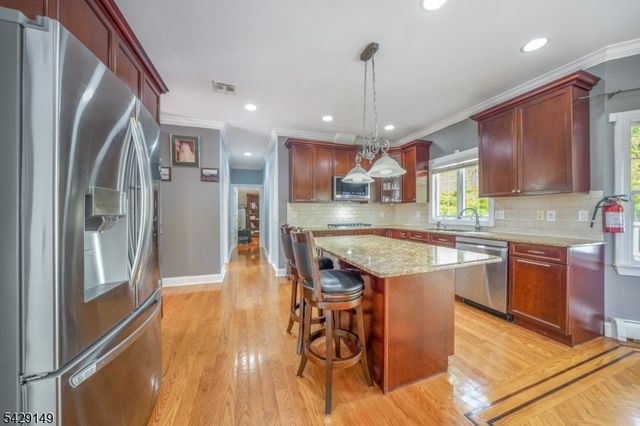 72 Gathering Hill Ct, Parsippany-troy Hills Twp., NJ 07950