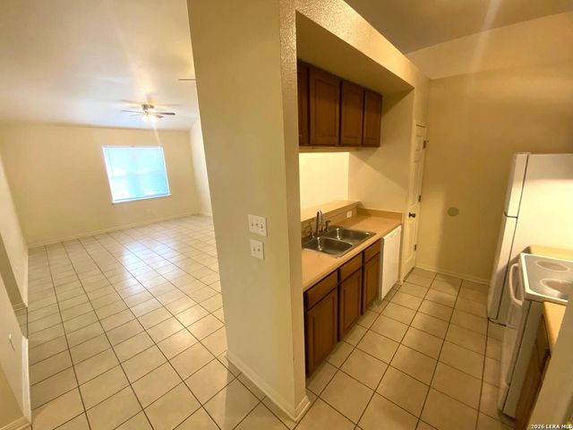 506 Dukeway Apt 3, Universal City, TX 78148