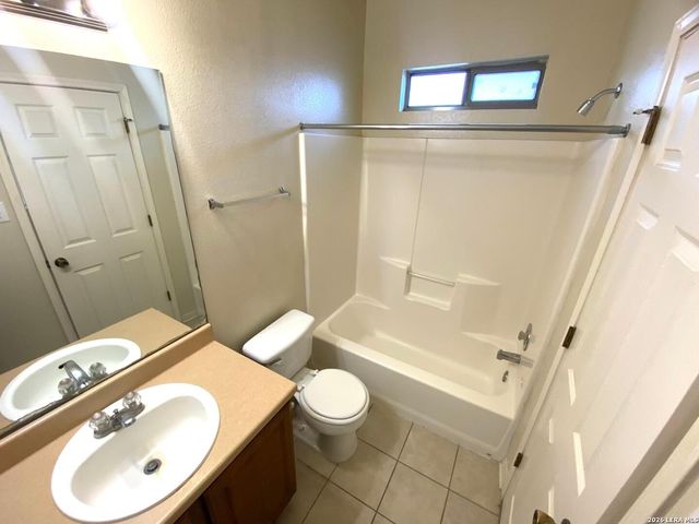 506 Dukeway Apt 3, Universal City, TX 78148