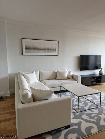 100 Manhattan Ave, Union City, NJ 07087