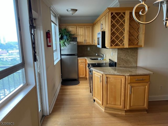 100 Manhattan Ave, Union City, NJ 07087