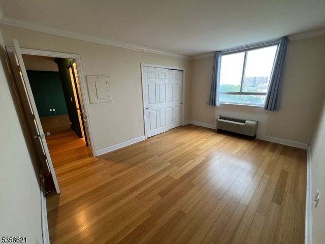 100 Manhattan Ave, Union City, NJ 07087