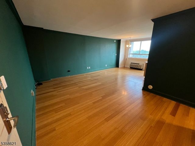 100 Manhattan Ave, Union City, NJ 07087