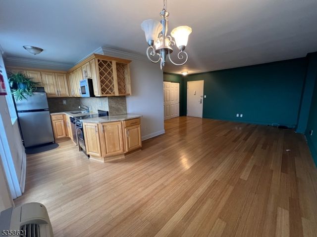 100 Manhattan Ave, Union City, NJ 07087