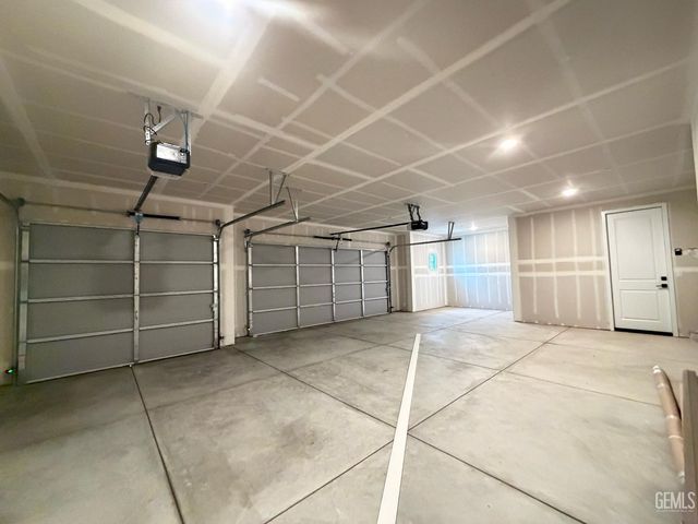 7713 Denmarsh Street, Bakersfield, CA 93311