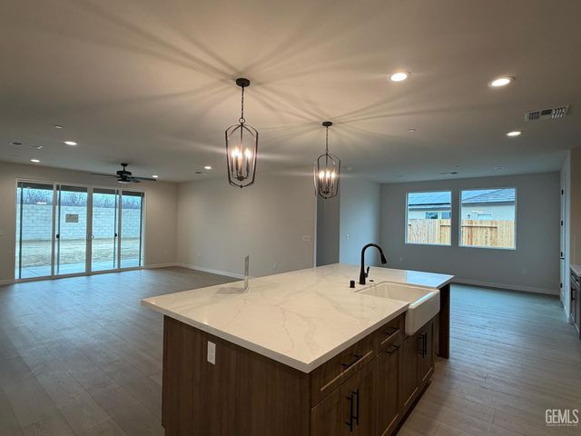 7713 Denmarsh Street, Bakersfield, CA 93311