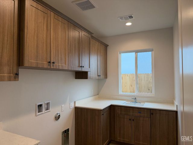 7713 Denmarsh Street, Bakersfield, CA 93311