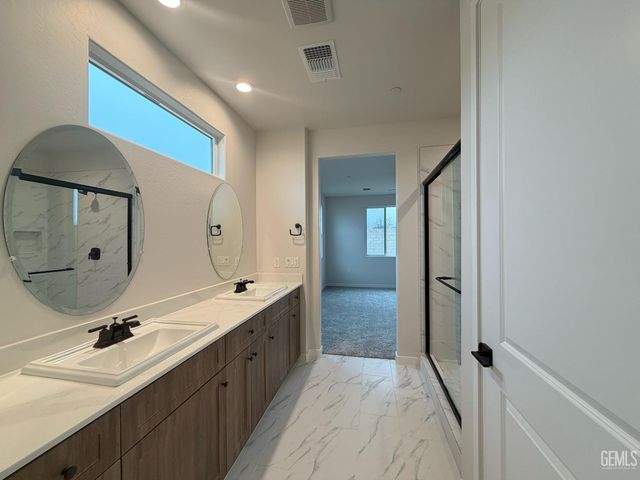 7713 Denmarsh Street, Bakersfield, CA 93311