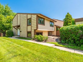 800 Shawnee Trail, Roselle, IL 60172
