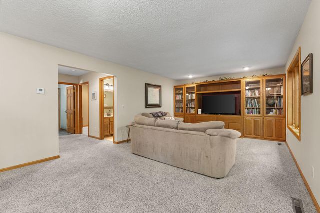 6390 Fawn Lane, Lino Lakes, MN 55014