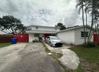 6641 Perry St, Hollywood, FL 33024