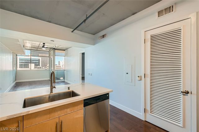 353 East Bonneville Avenue 804, Las Vegas, NV 89101
