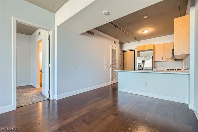 353 East Bonneville Avenue 804, Las Vegas, NV 89101