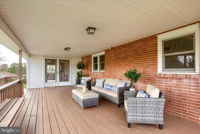 464 CEDAR AVE, Hershey, PA 17033