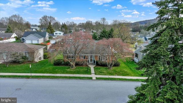 464 CEDAR AVE, Hershey, PA 17033