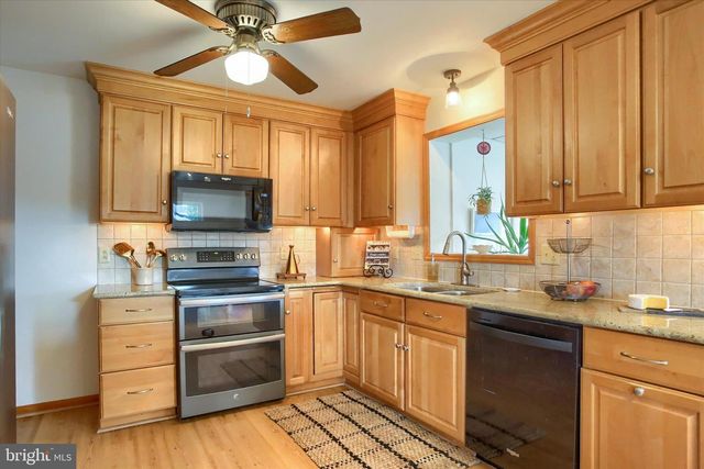464 CEDAR AVE, Hershey, PA 17033
