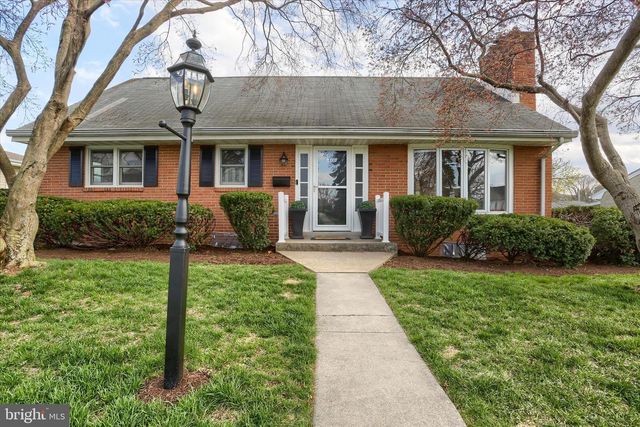 464 CEDAR AVE, Hershey, PA 17033