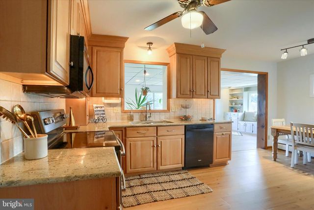 464 CEDAR AVE, Hershey, PA 17033
