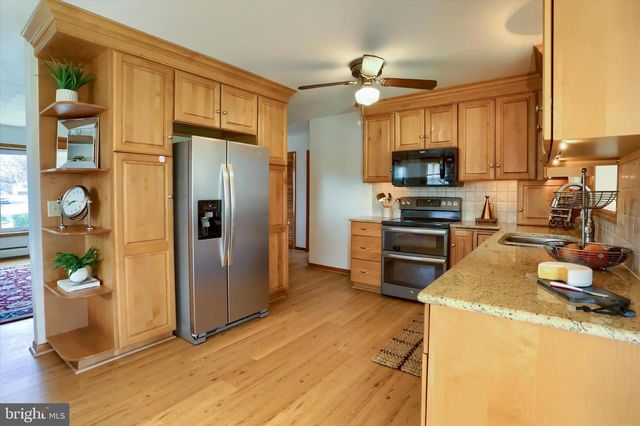 464 CEDAR AVE, Hershey, PA 17033