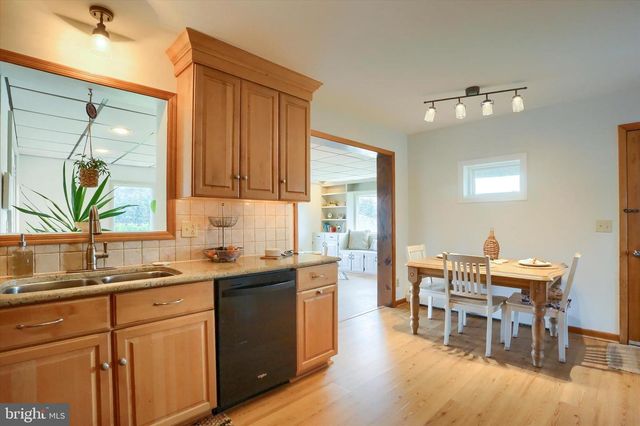 464 CEDAR AVE, Hershey, PA 17033