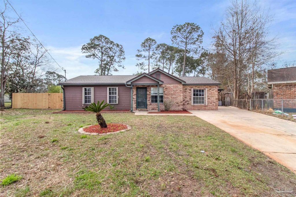 7917 Comet Ct, Pensacola, FL 32506