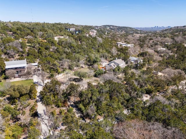 902 Yaupon Valley RD, West Lake Hills, TX 78746