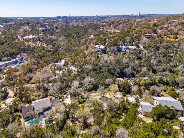 902 Yaupon Valley RD, West Lake Hills, TX 78746