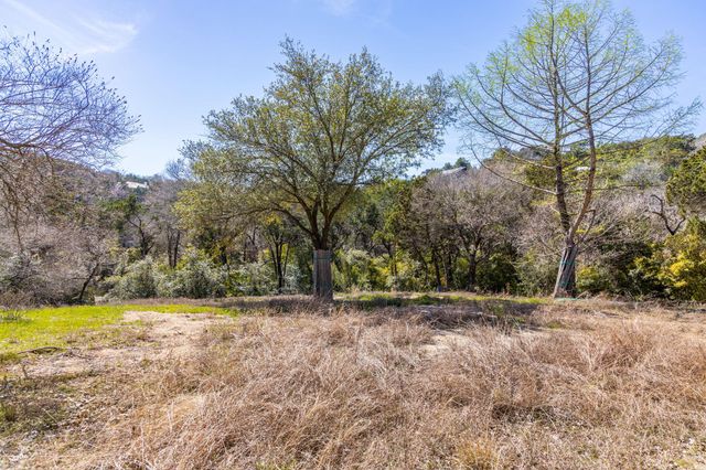 902 Yaupon Valley RD, West Lake Hills, TX 78746